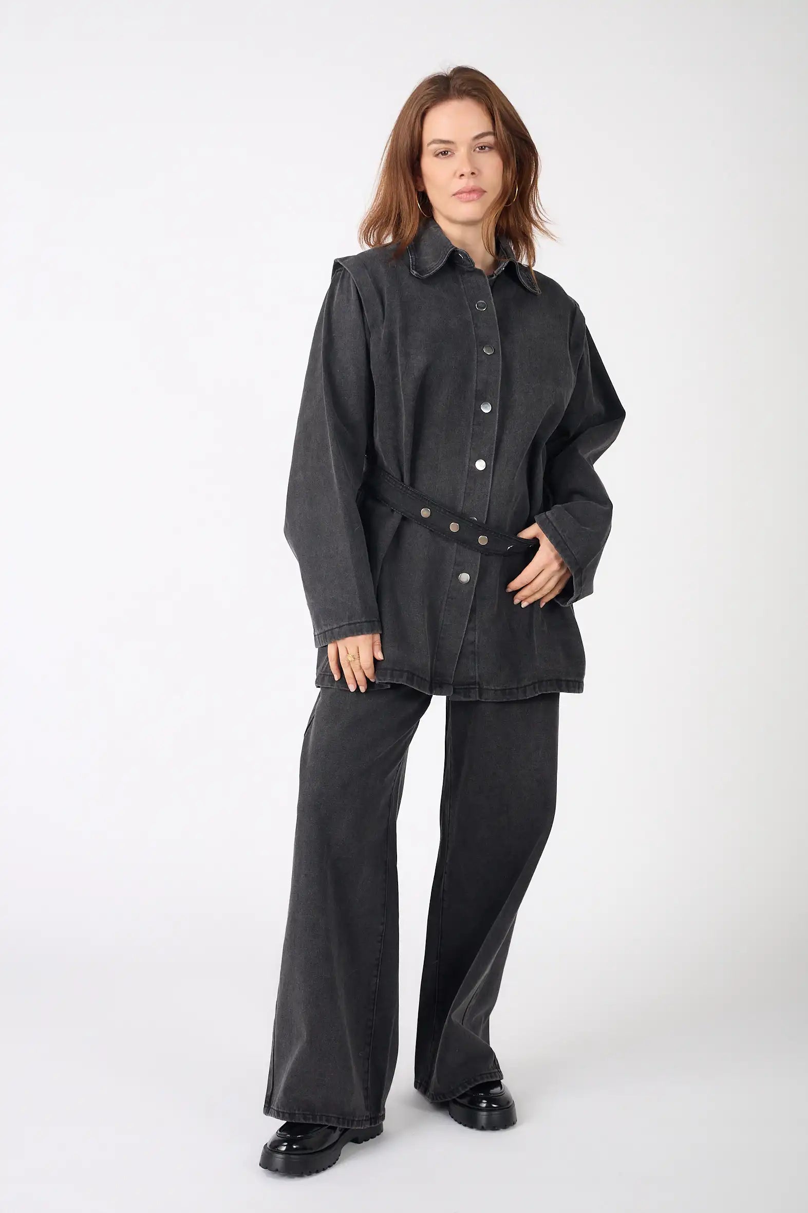 DENVER – Denim set with belted shirt and wide-leg pants
