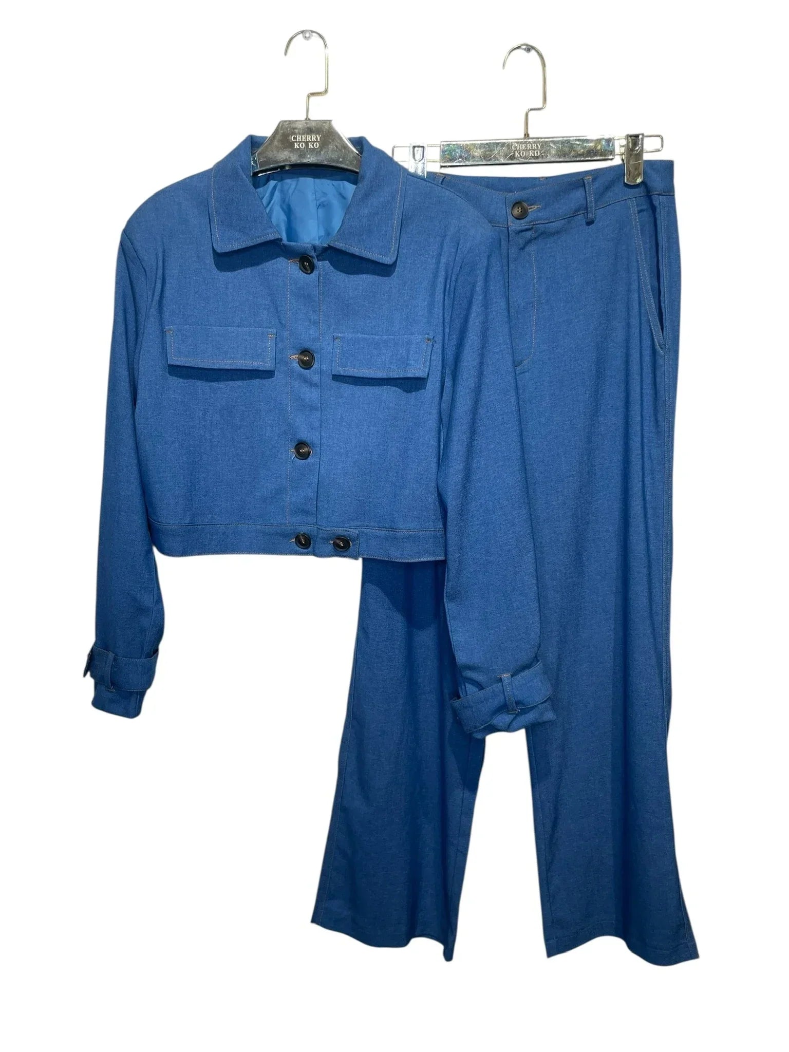 Buttoned cropped jacket + flowy pants set – chic and minimalist look