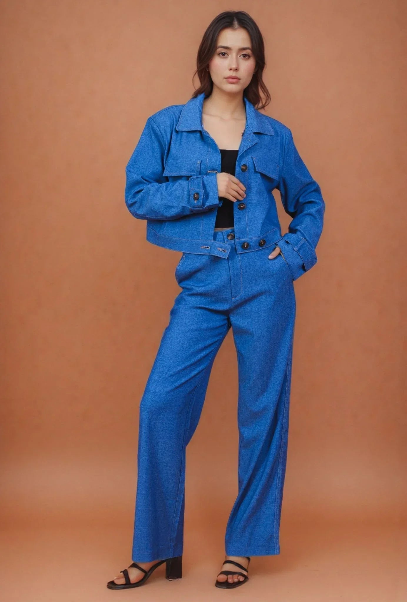 Buttoned cropped jacket + flowy pants set – chic and minimalist look