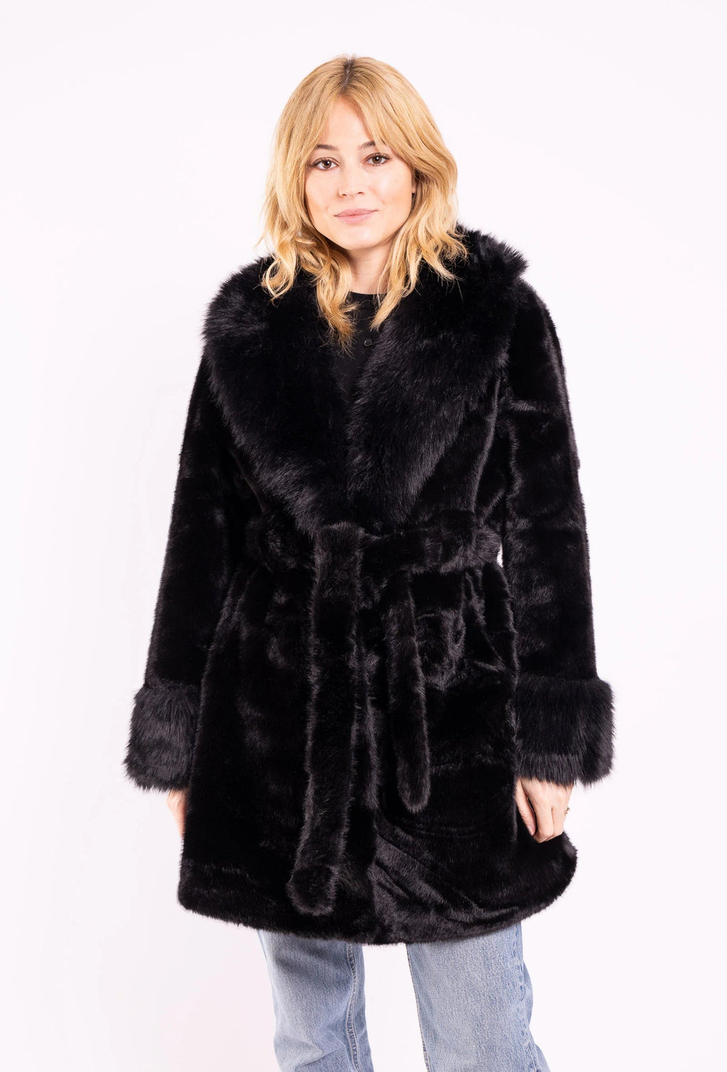 AURA – Belted faux fur jacket with a premium look