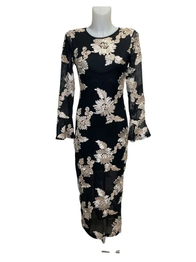 Embroidered mermaid gown – floral elegance in relief