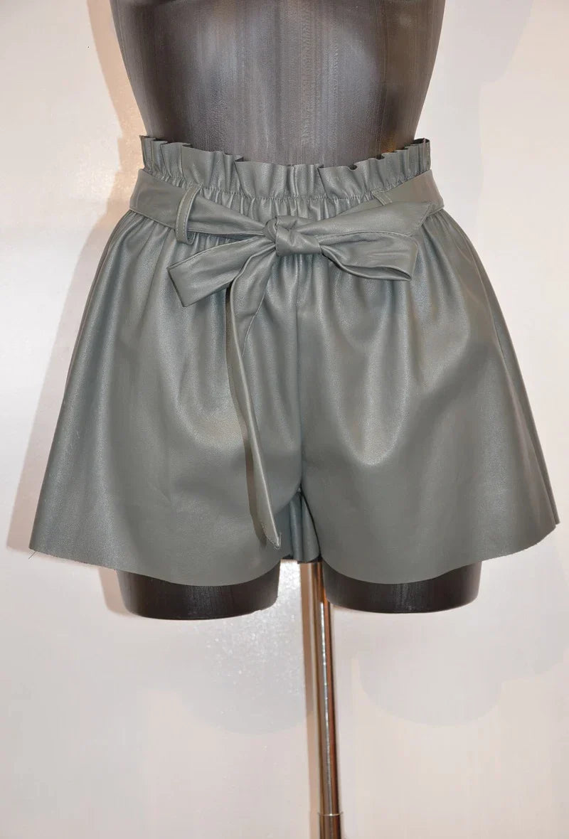 High-waisted faux leather shorts with tied belt
