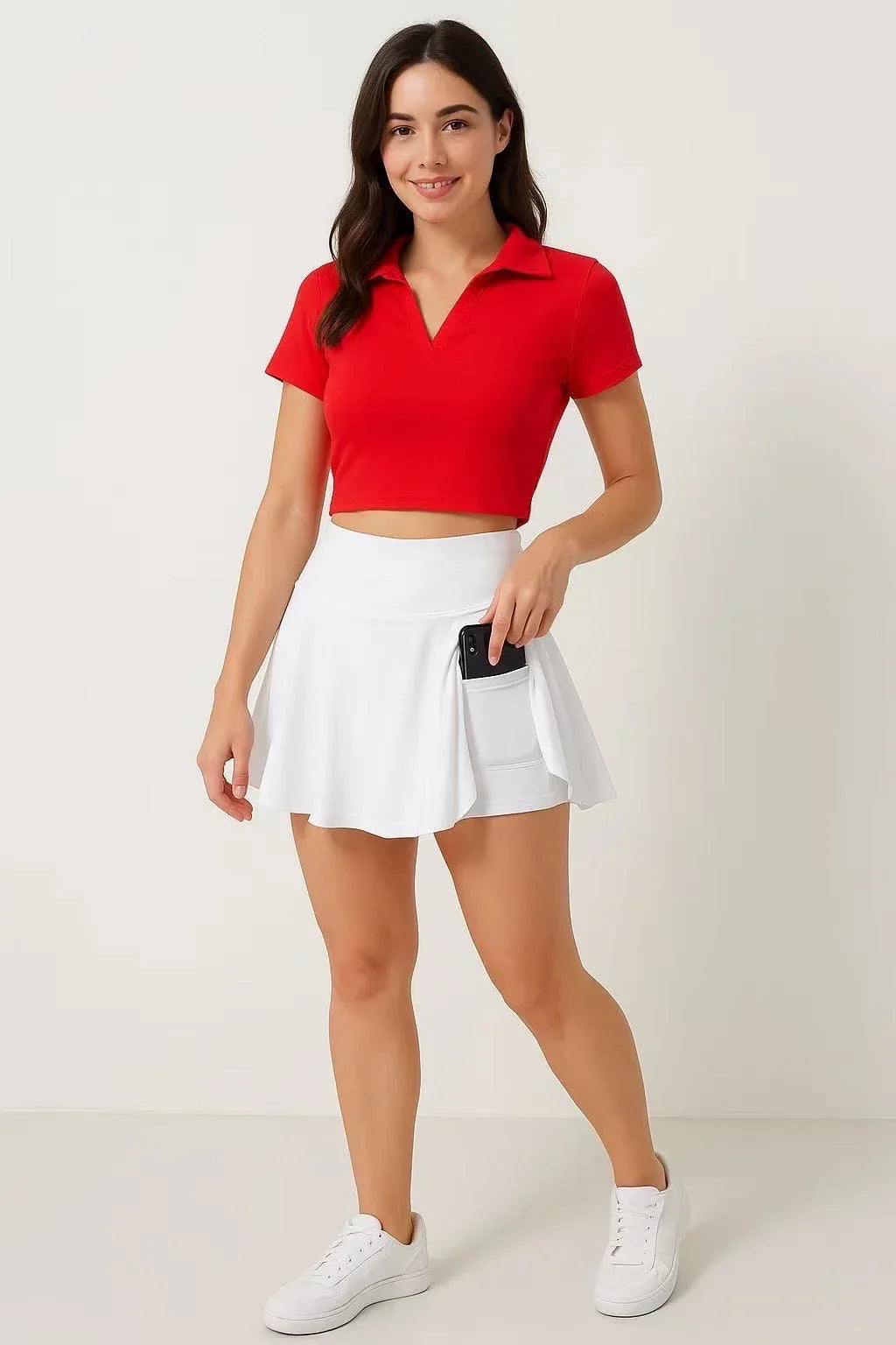 Fitted top with short sleeves, polo collar and V-neck