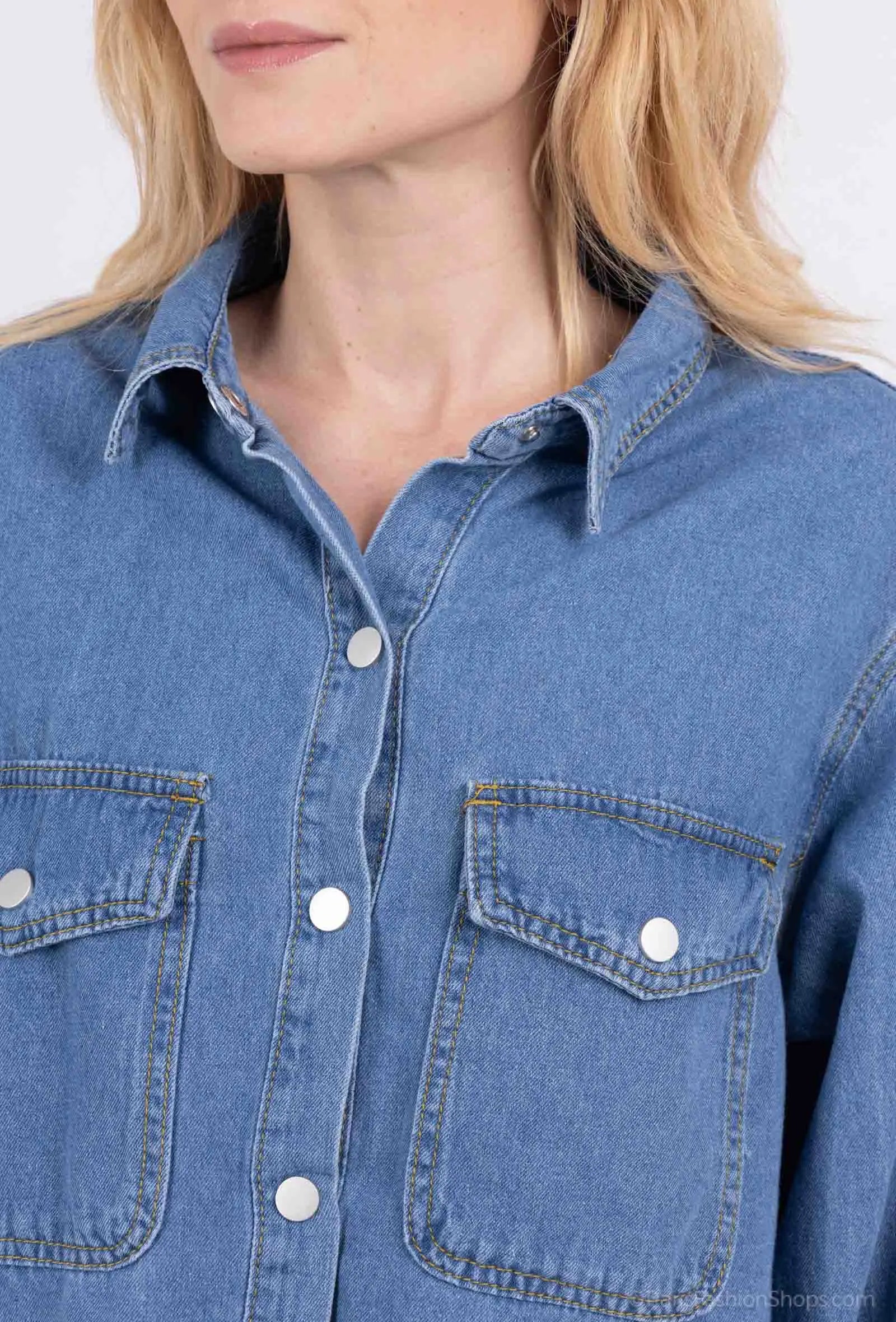 Denim jacket with patch pockets – essential casual style